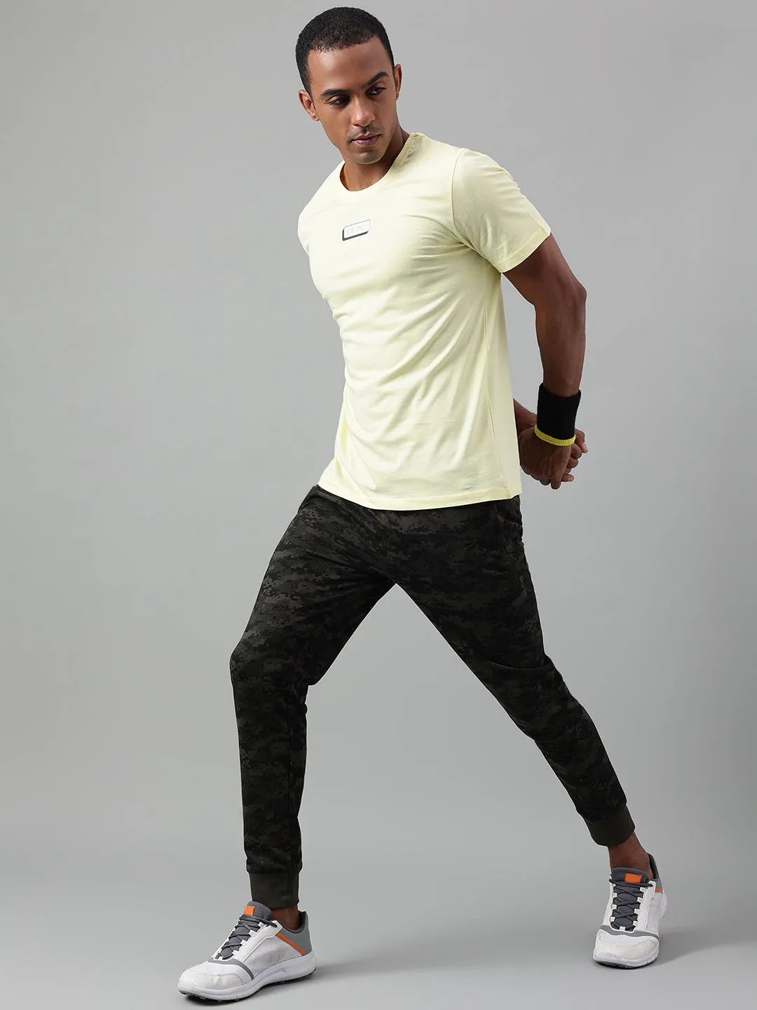 Alcis Men's Printed Light Yellow Soft-Touch Regular-Fit Athleisure T-Shirt