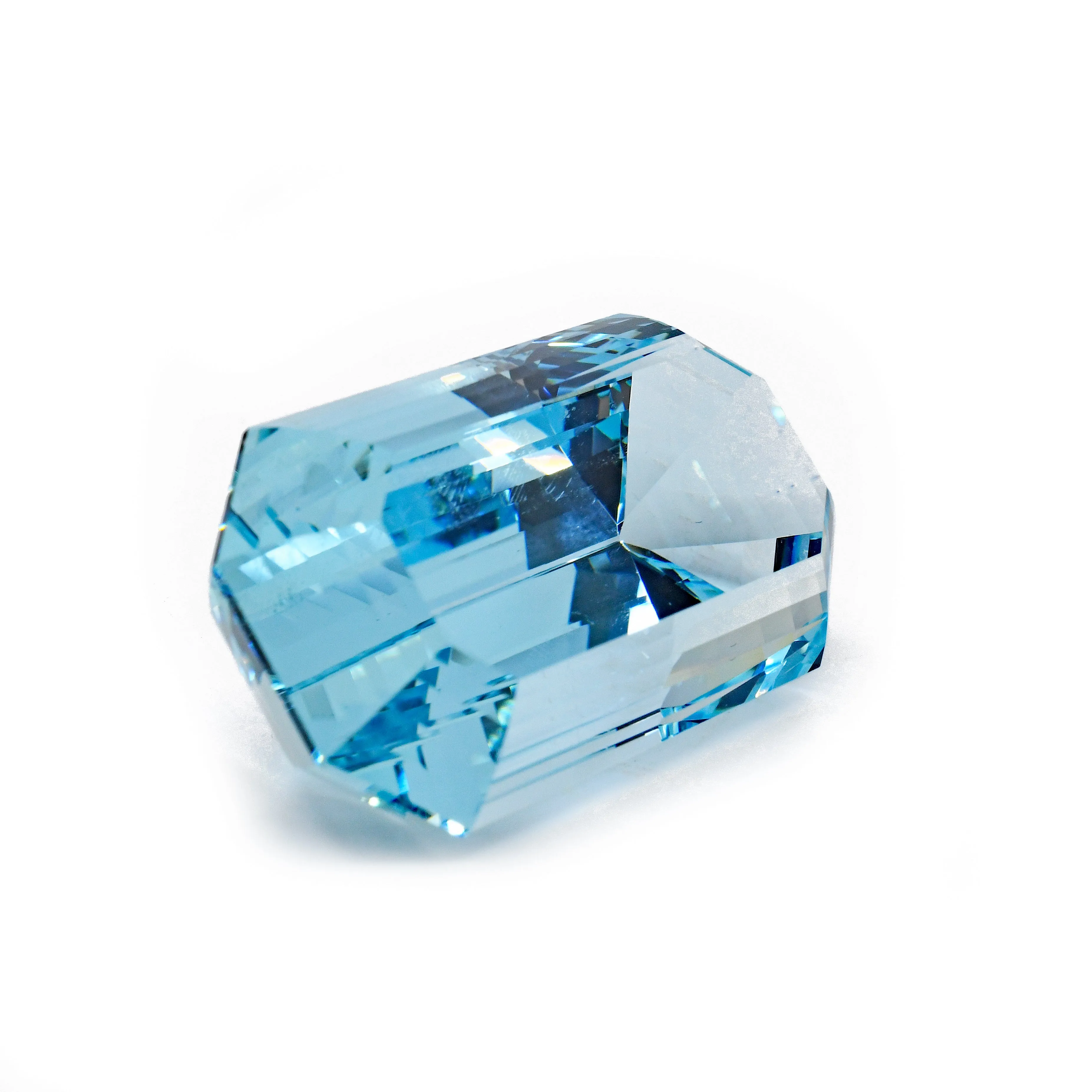 Aquamarine 37.7 mm 105.5 carat Natural Faceted Gemstone - Brazil