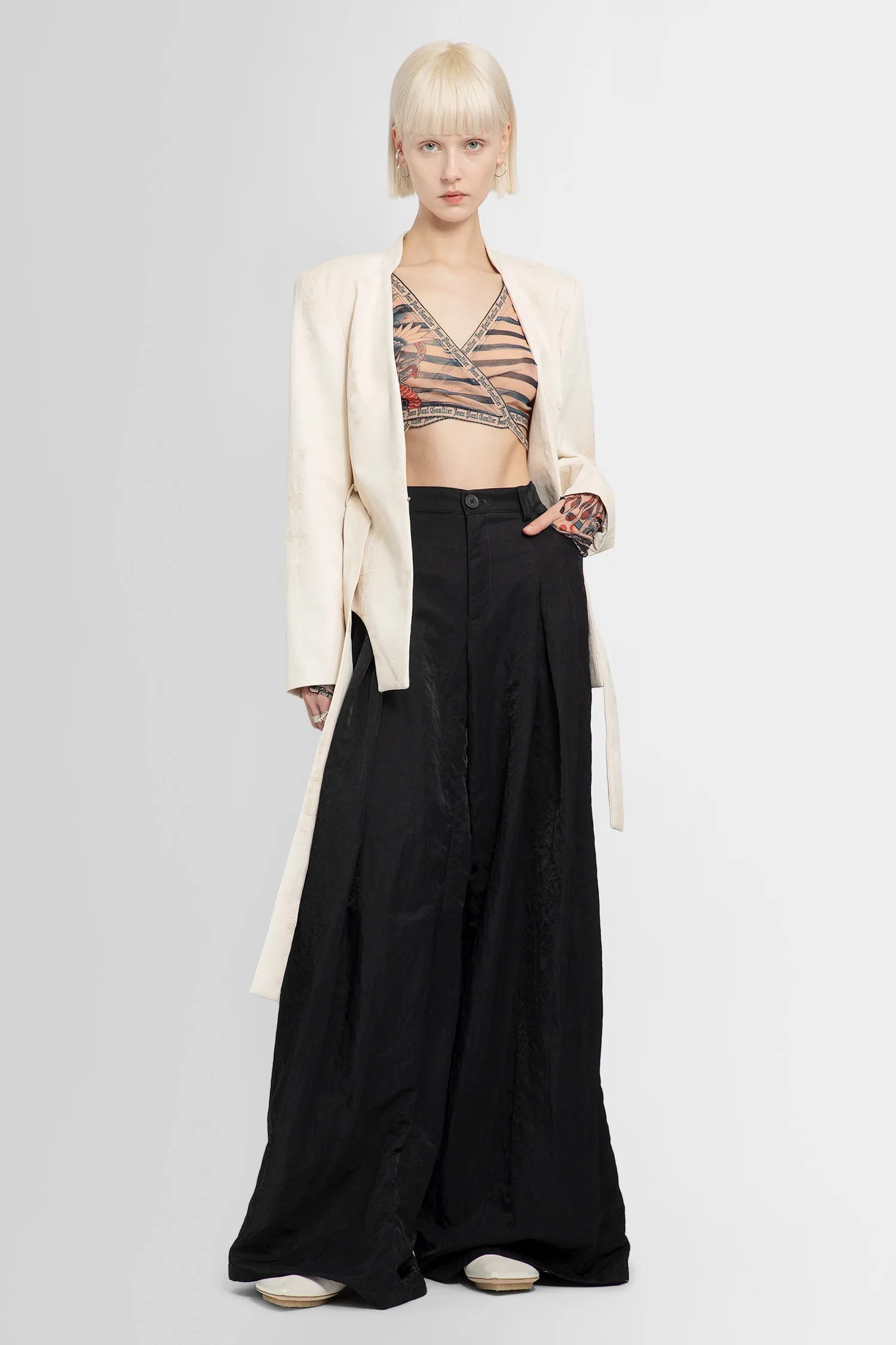 Belted Blazer in Embroidered Cotton