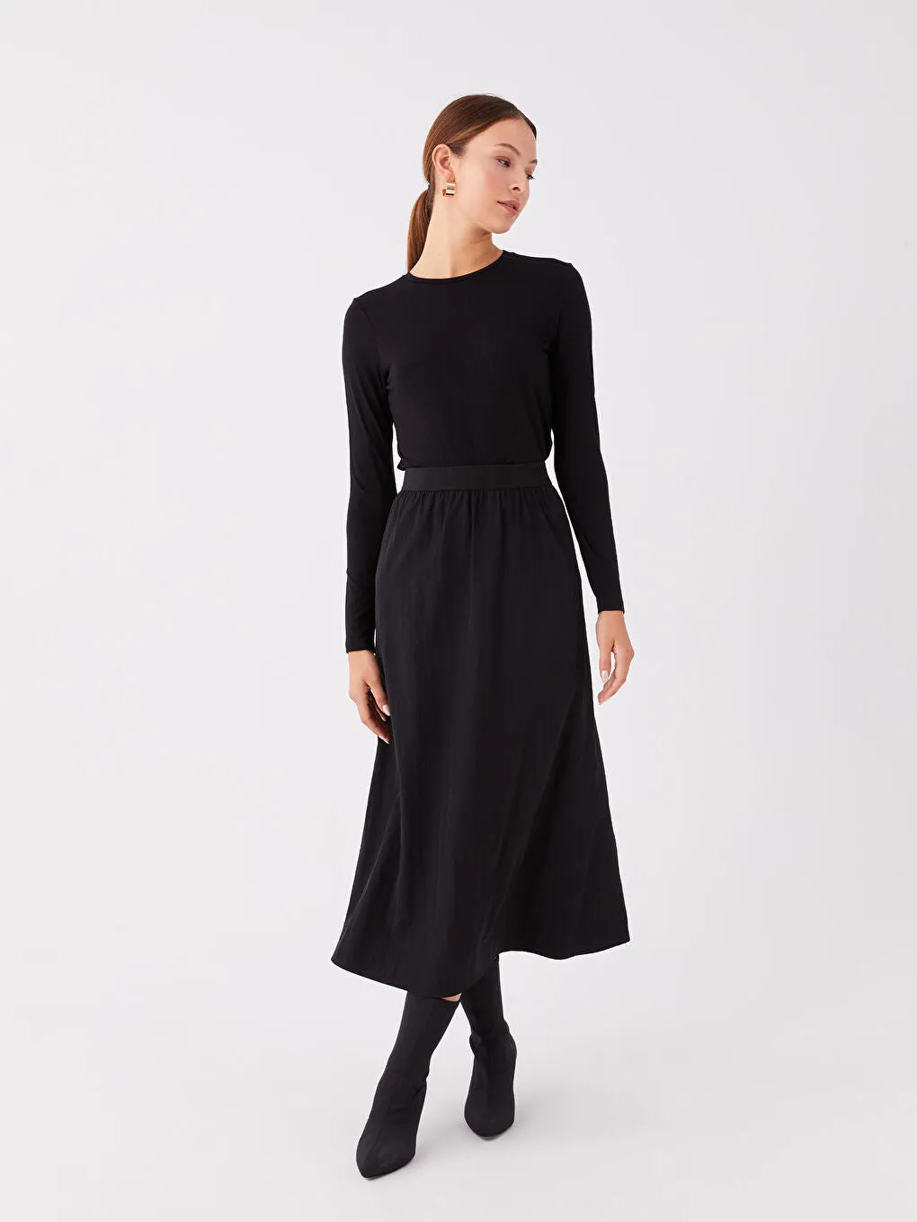 Comfortable Fit Women Skirt With Elastic Waist