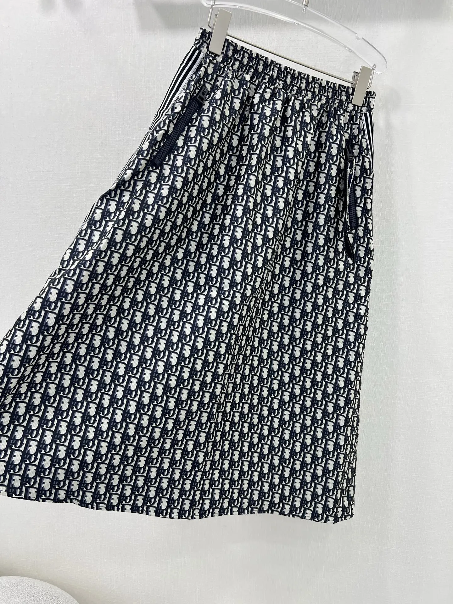 DO 25 new skirts