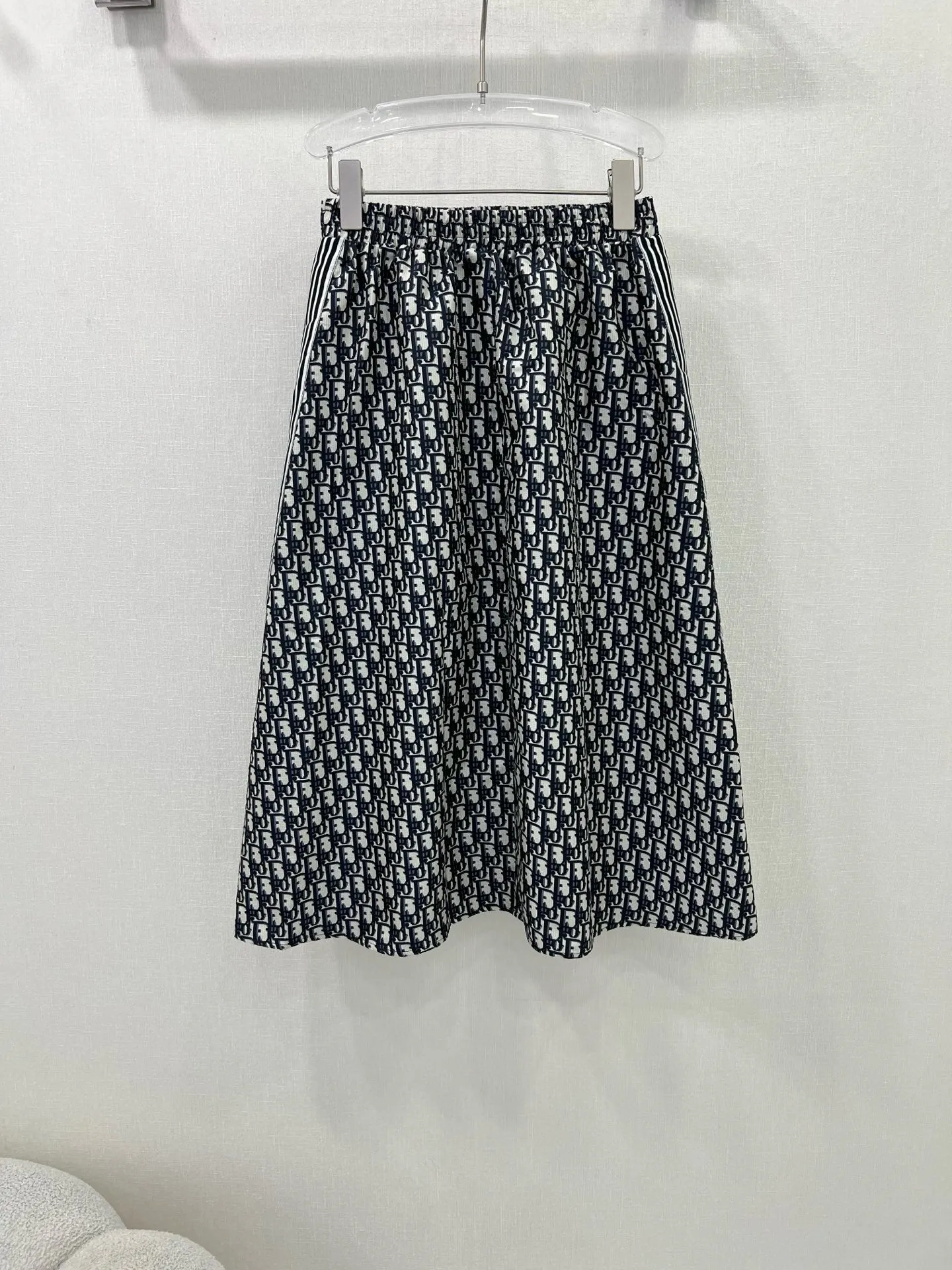 DO 25 new skirts