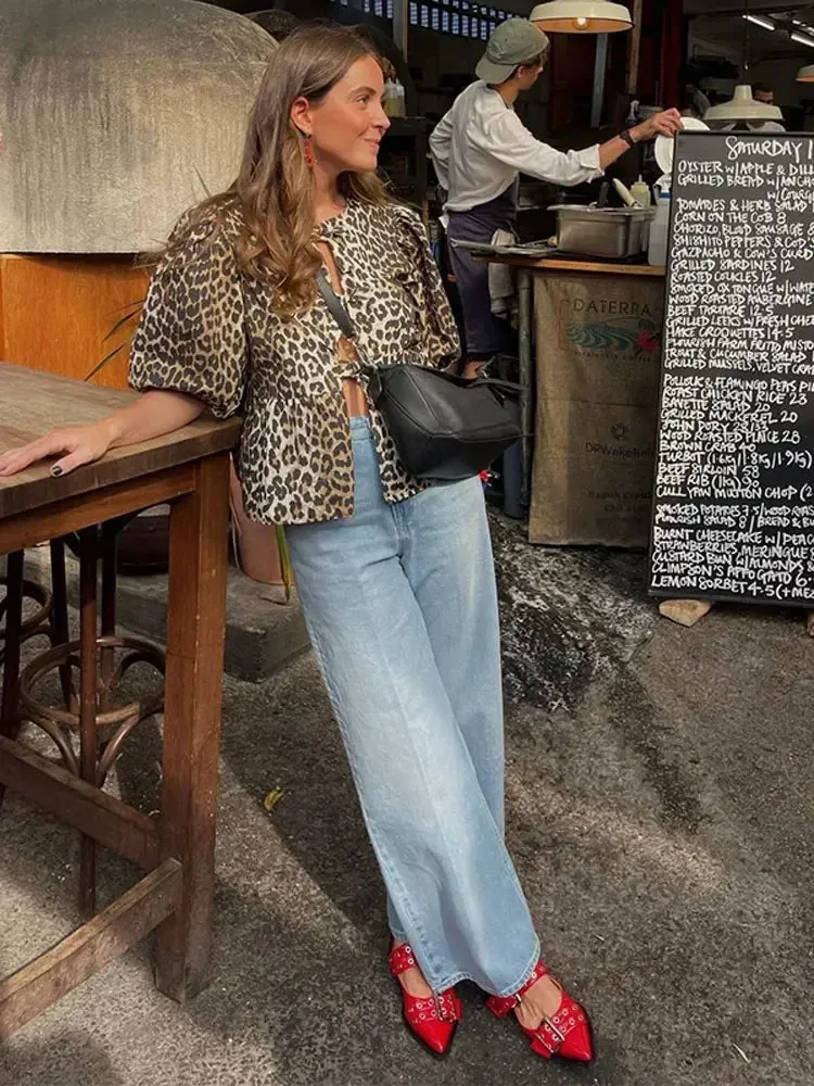 Light ladies top with puffs - playful leopard pattern