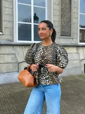 Light ladies top with puffs - playful leopard pattern