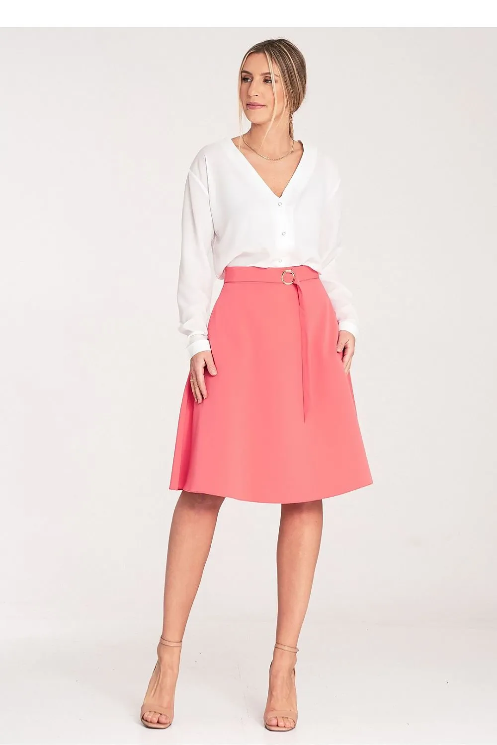 Loose-fitting flared knee-length skirt