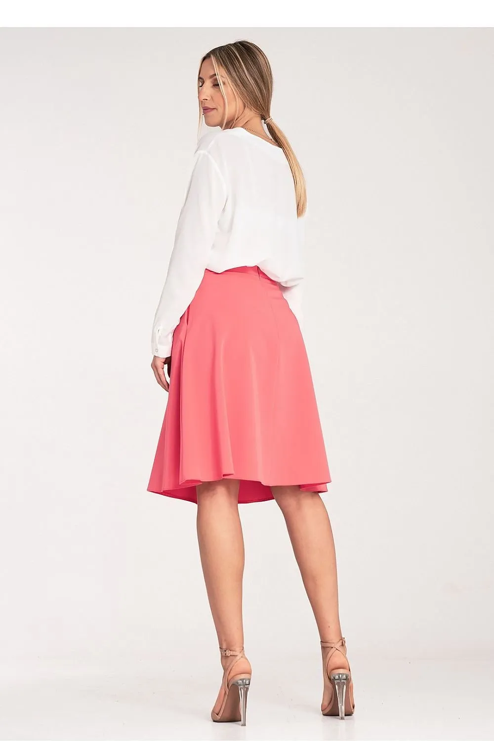 Loose-fitting flared knee-length skirt