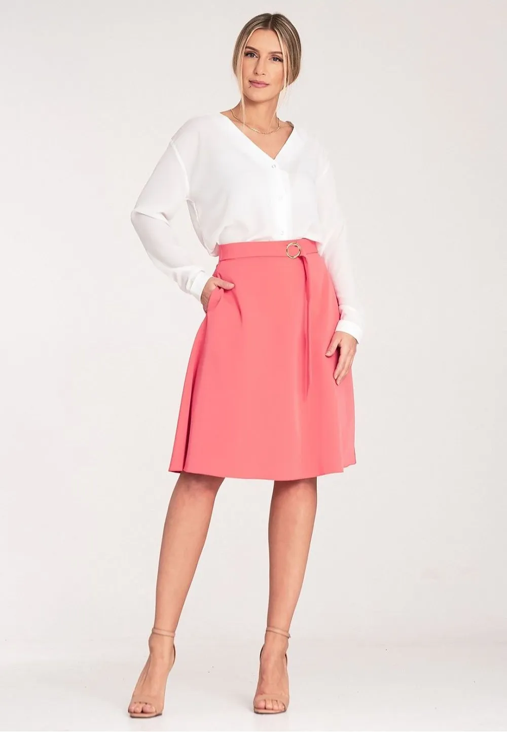 Loose-fitting flared knee-length skirt