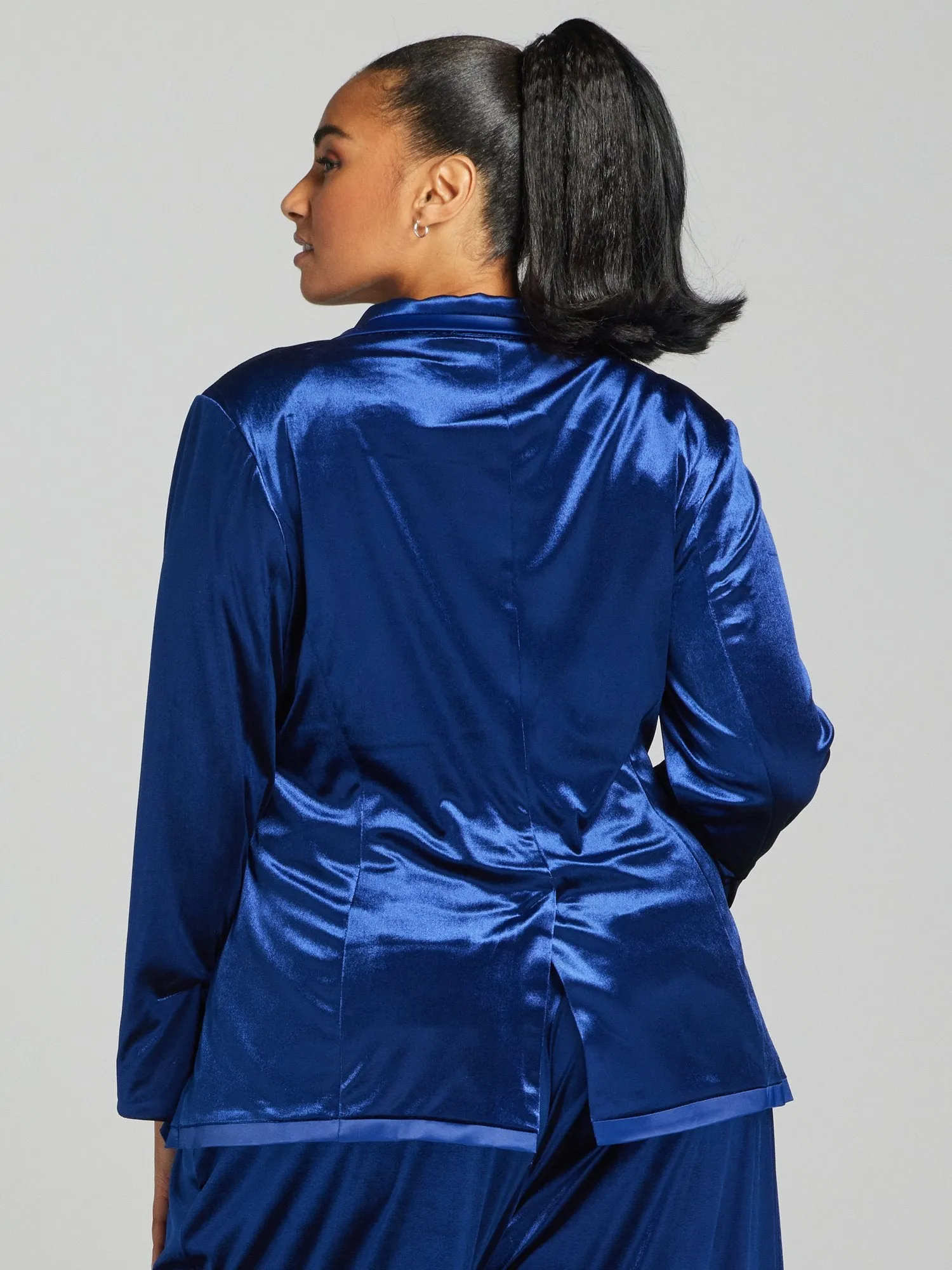 Neve Velvet Blazer
