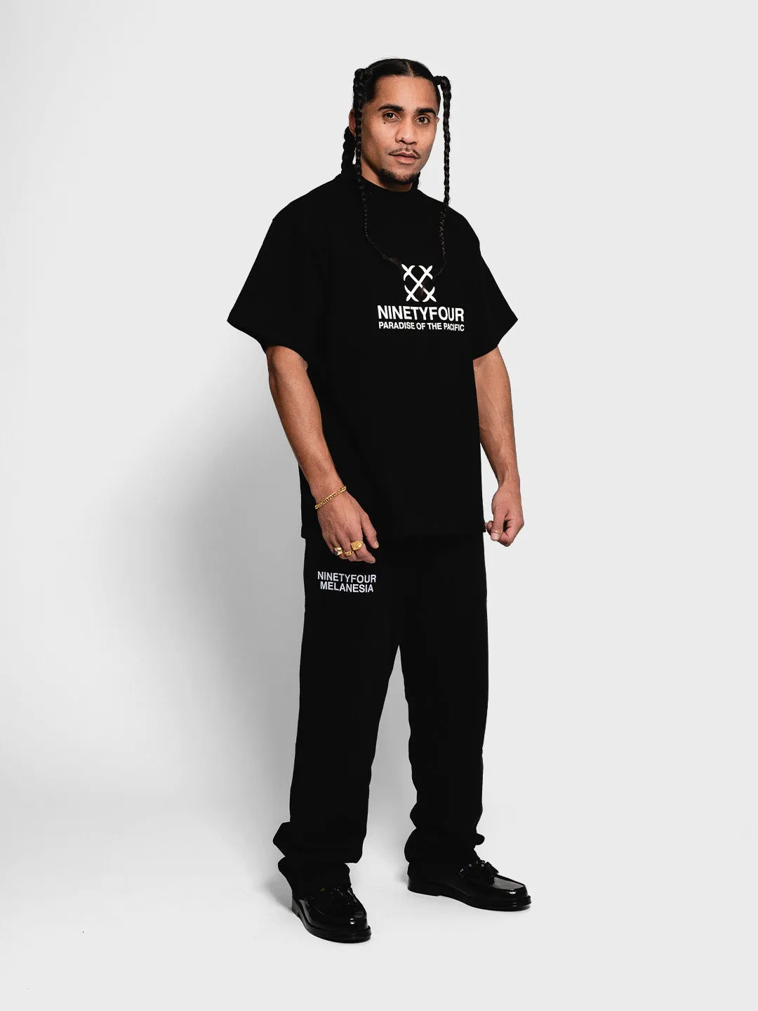 Ninetyfour Shelves T-Shirt | Black