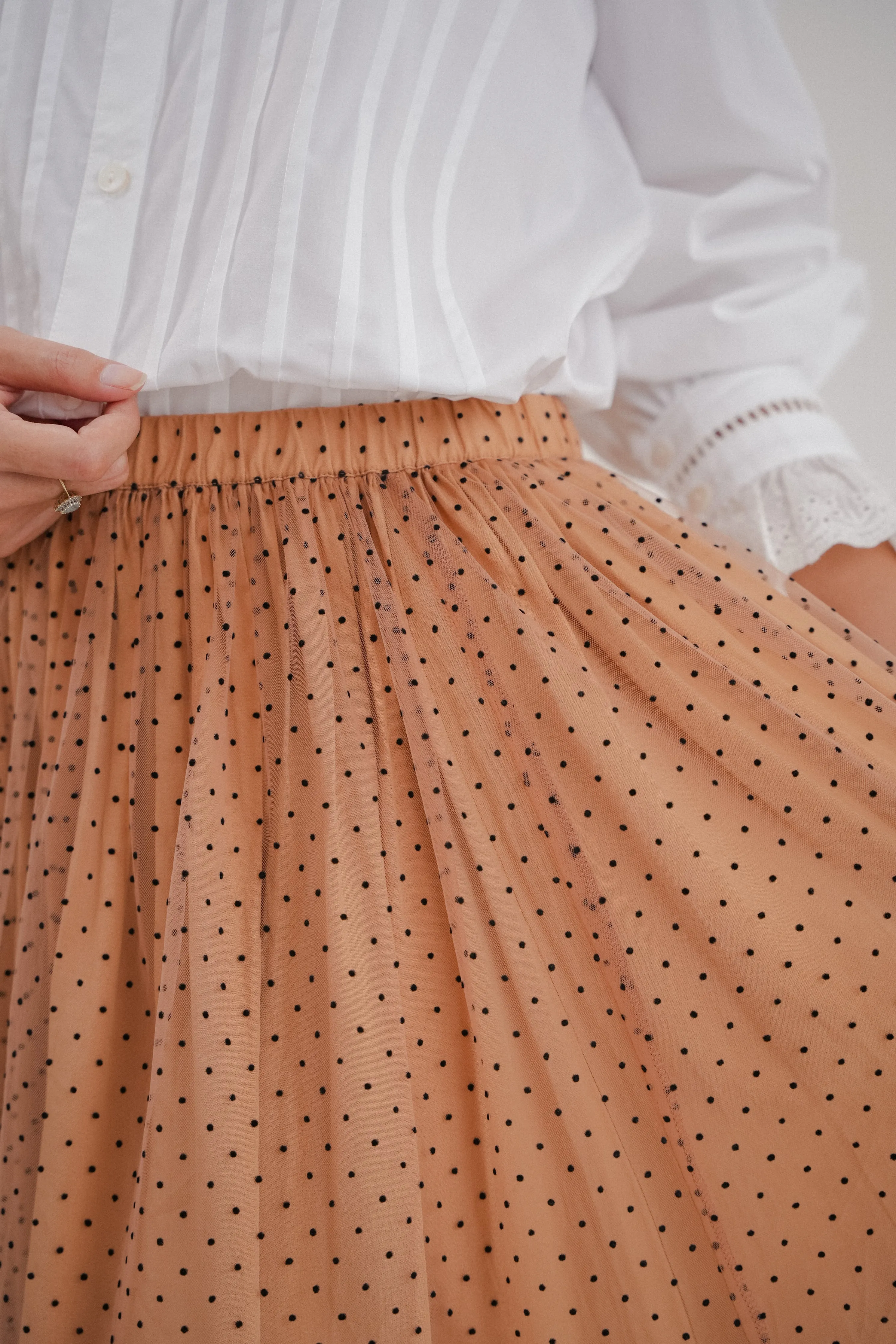 ORSAY SKIRT IN TAN POLKA