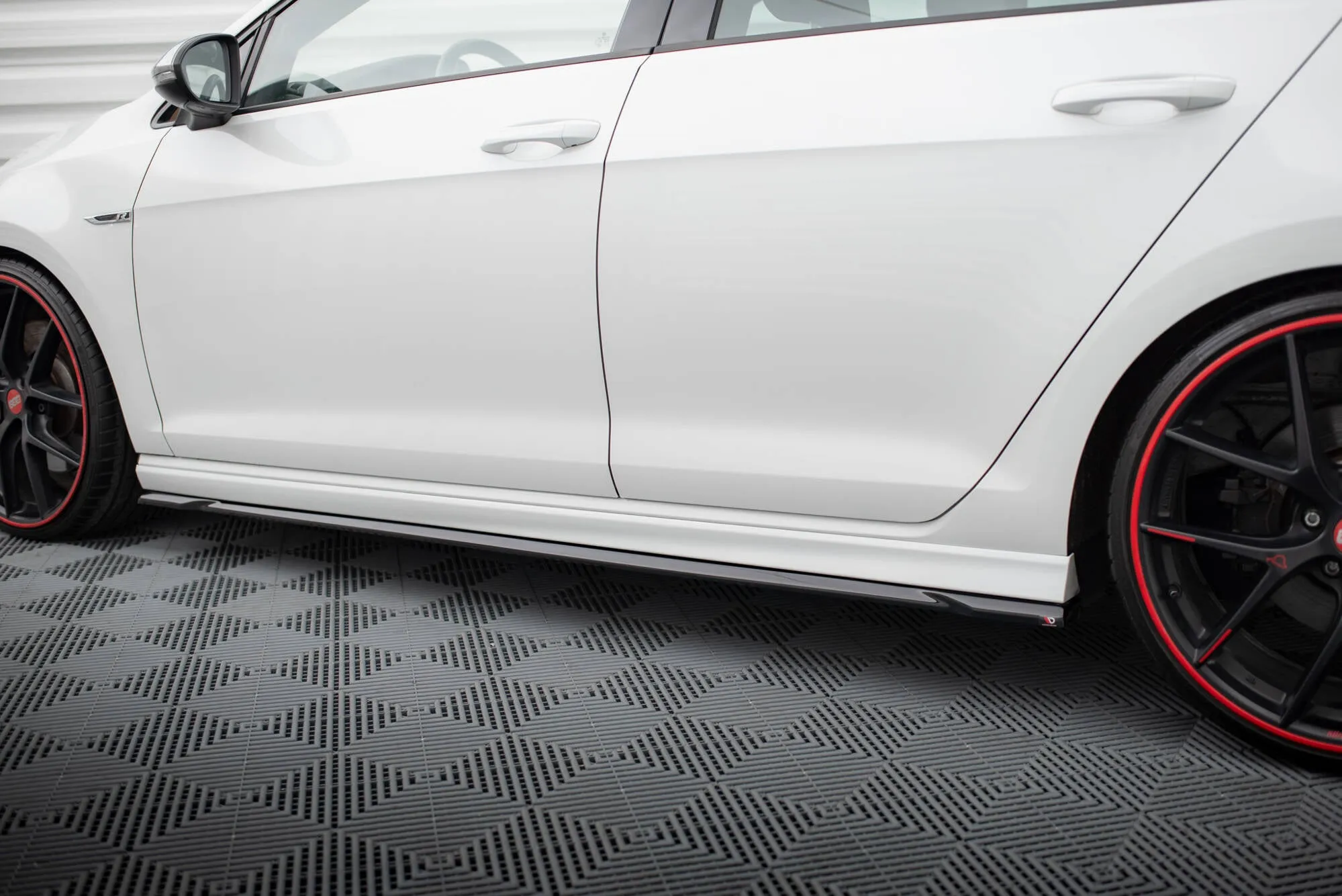 Side Skirts Diffusers V.4 Volkswagen Golf R Mk7