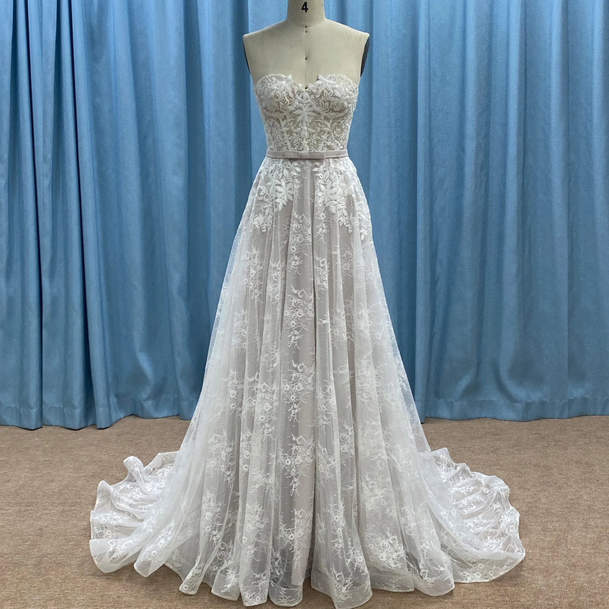 Strapless Elegant Lace Wedding Dress with Sweetheart Neckline