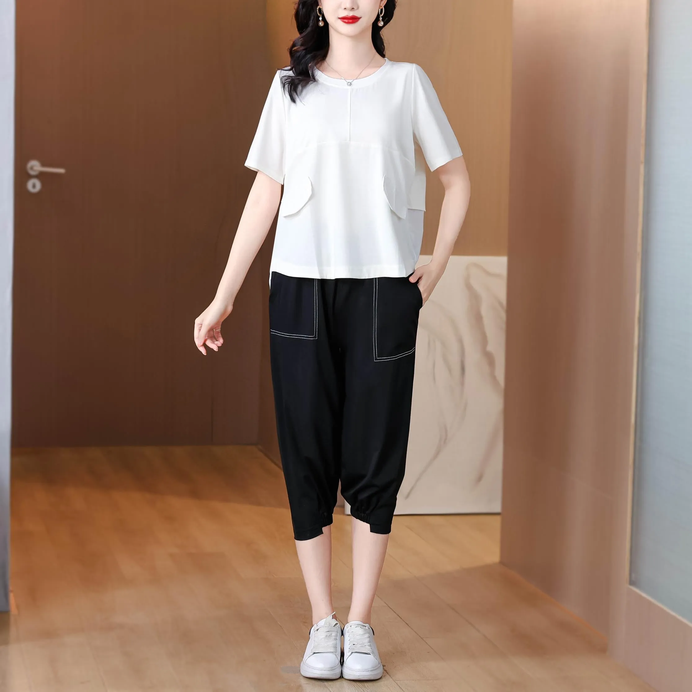 Women's Relaxed-Fit T-Shirt Featuring Chic Round Neckline and Patchwork Design