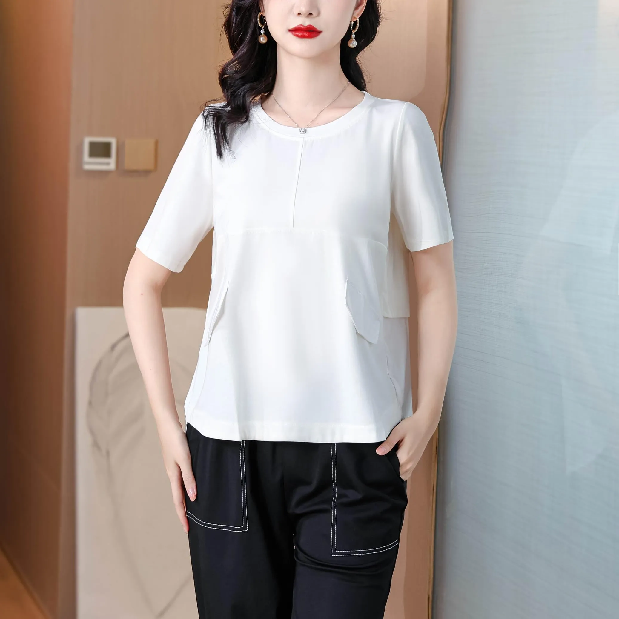 Women's Relaxed-Fit T-Shirt Featuring Chic Round Neckline and Patchwork Design