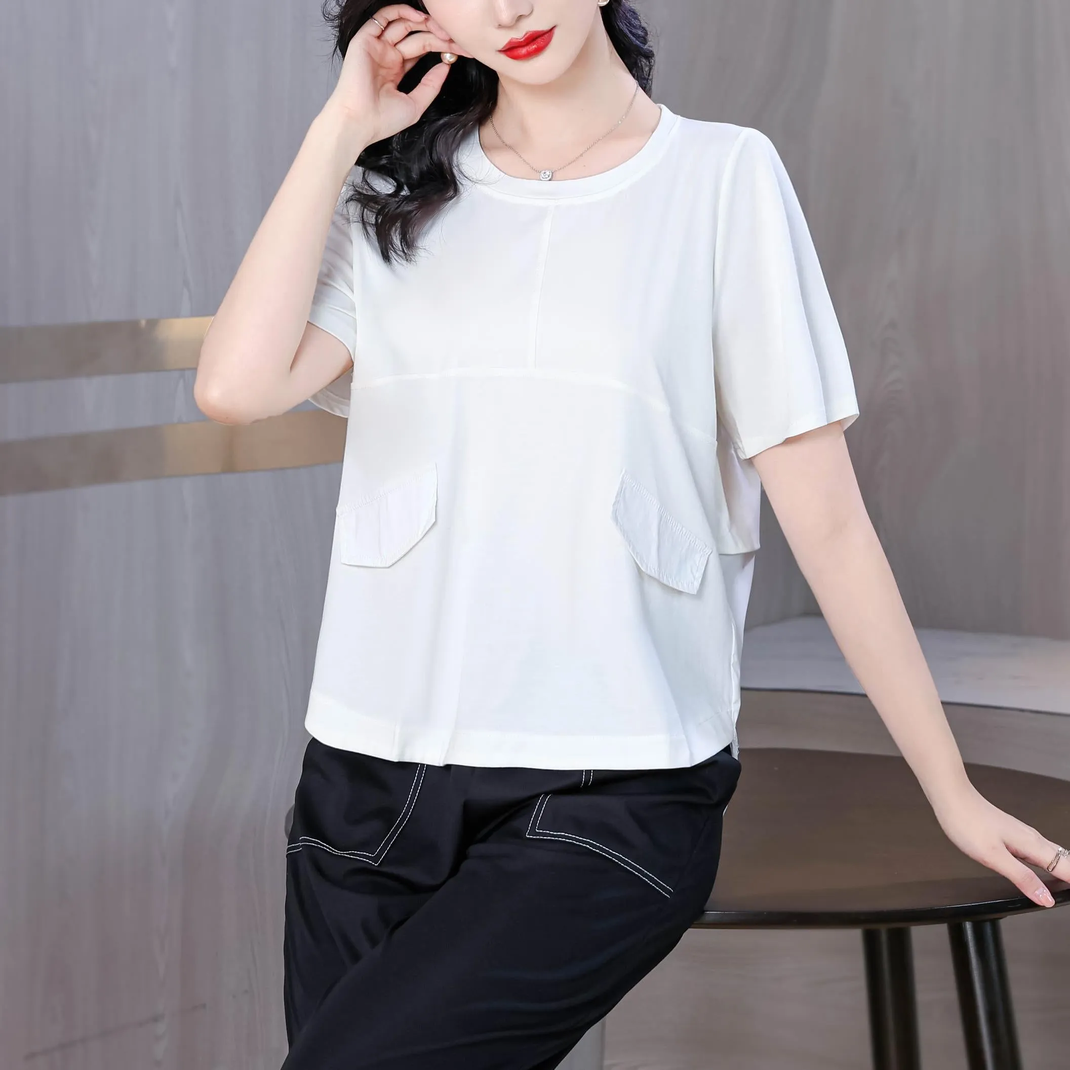 Women's Relaxed-Fit T-Shirt Featuring Chic Round Neckline and Patchwork Design