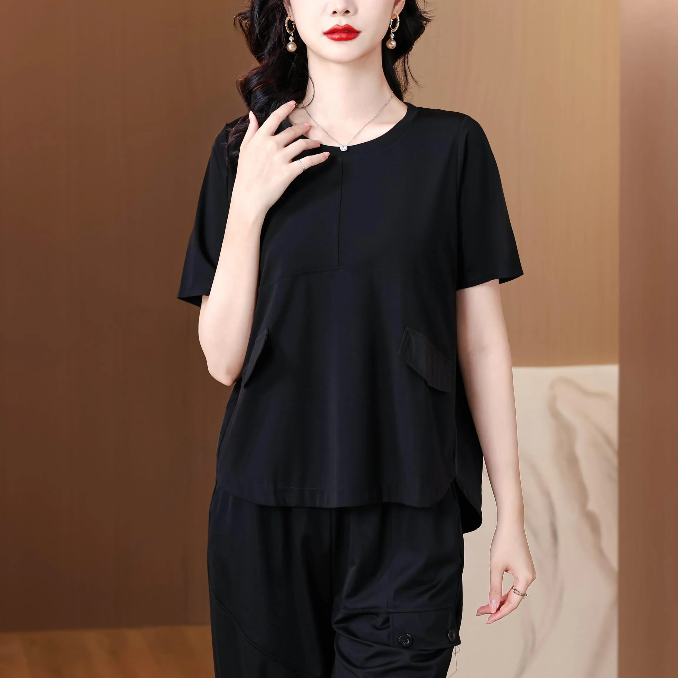 Women's Relaxed-Fit T-Shirt Featuring Chic Round Neckline and Patchwork Design