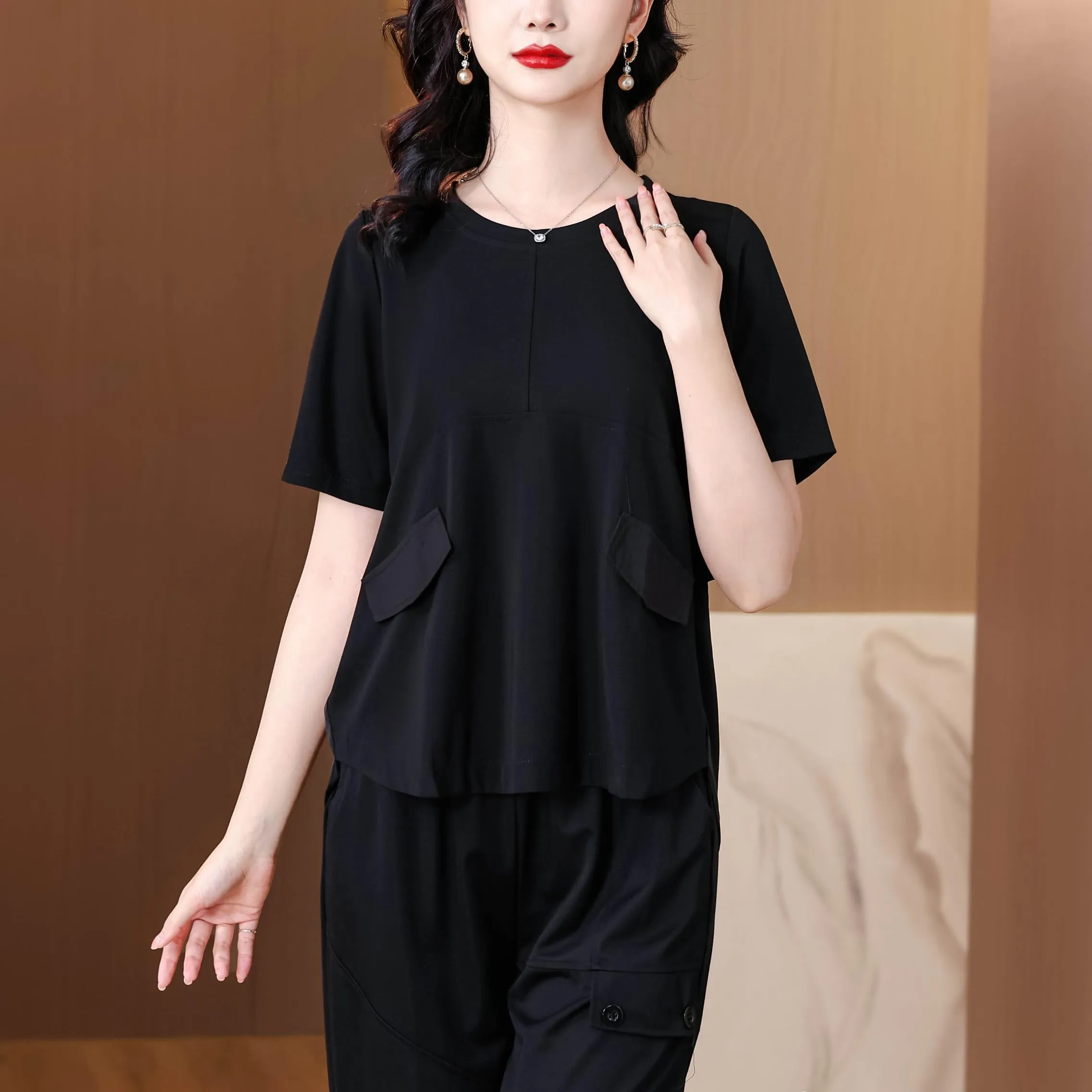 Women's Relaxed-Fit T-Shirt Featuring Chic Round Neckline and Patchwork Design