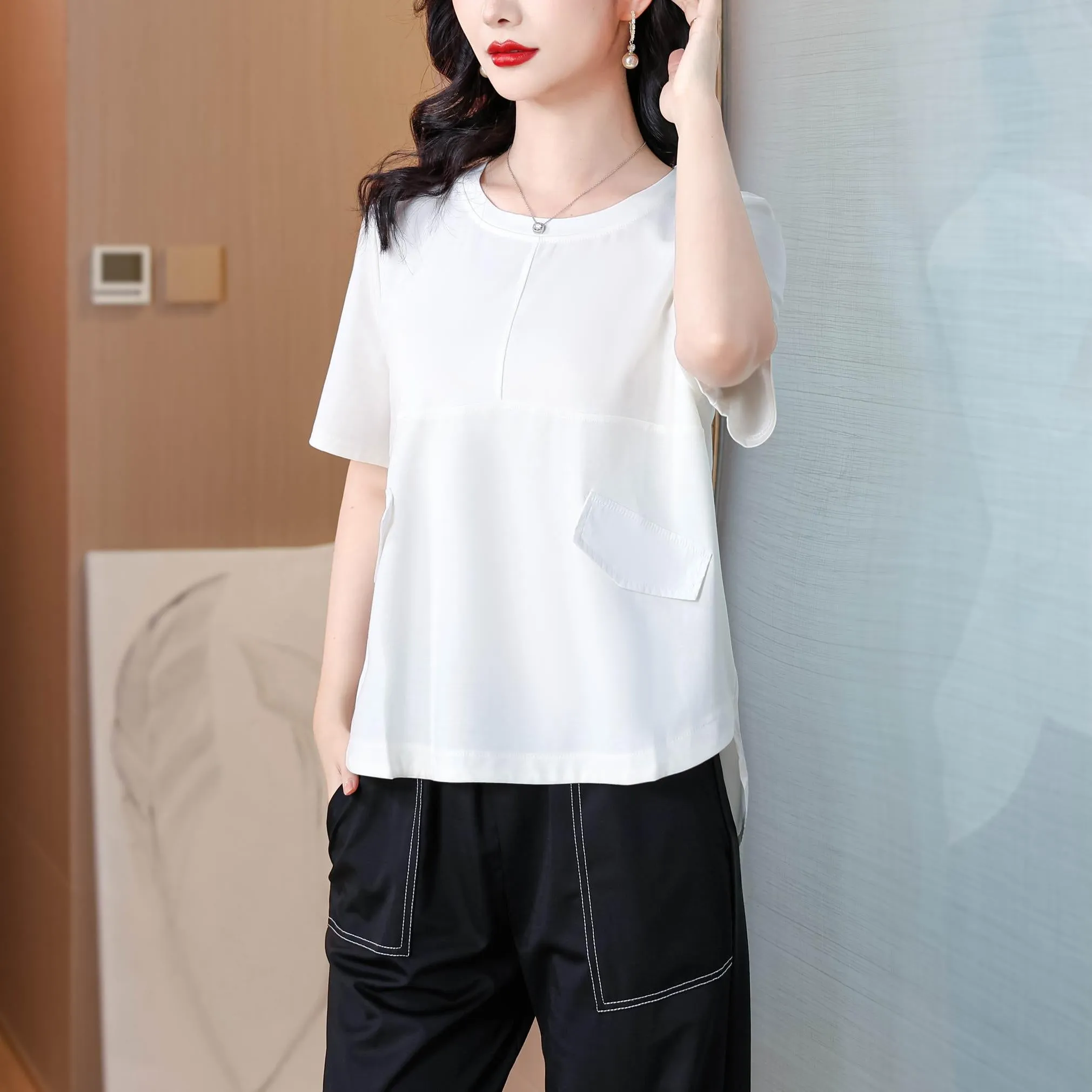 Women's Relaxed-Fit T-Shirt Featuring Chic Round Neckline and Patchwork Design