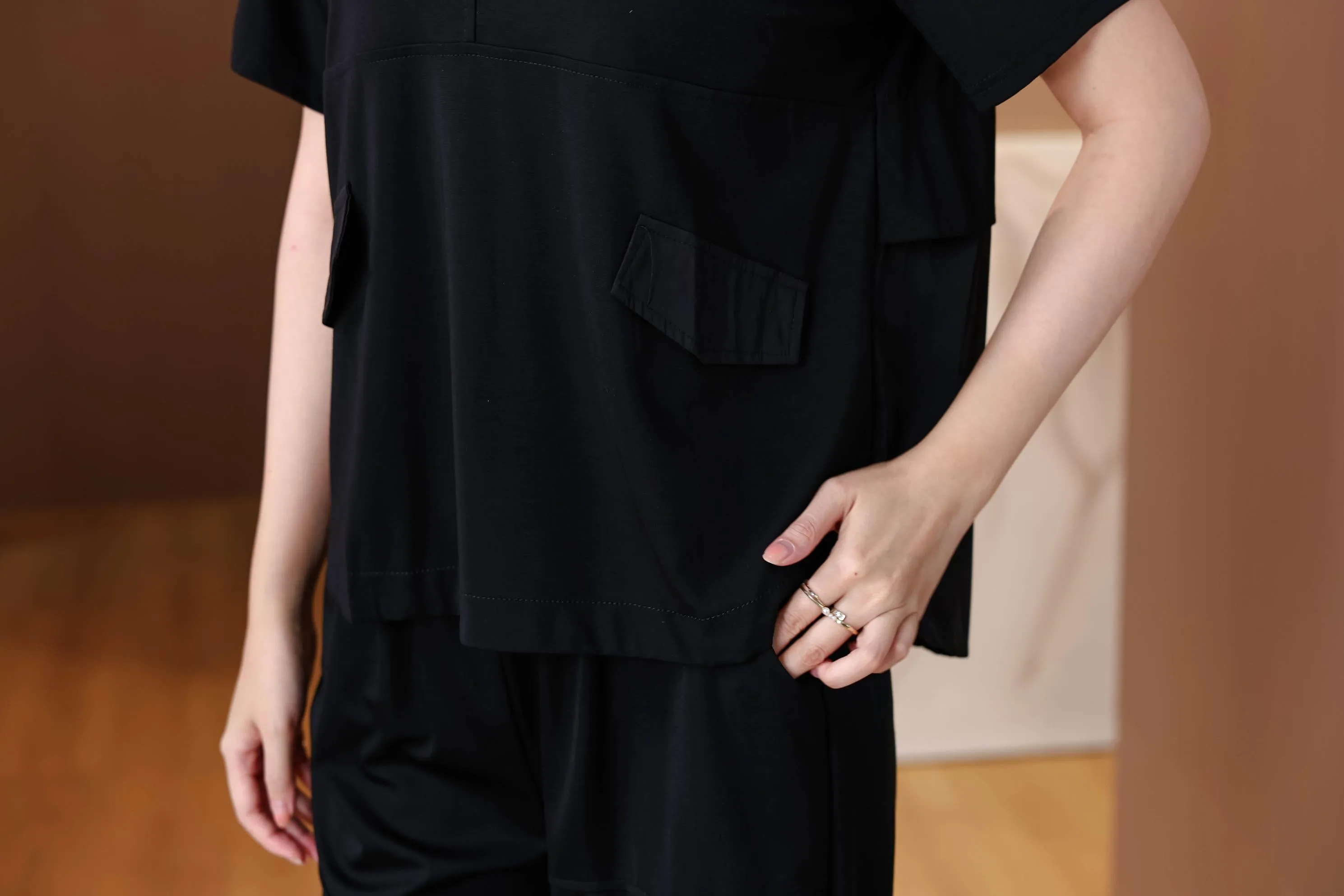 Women's Relaxed-Fit T-Shirt Featuring Chic Round Neckline and Patchwork Design