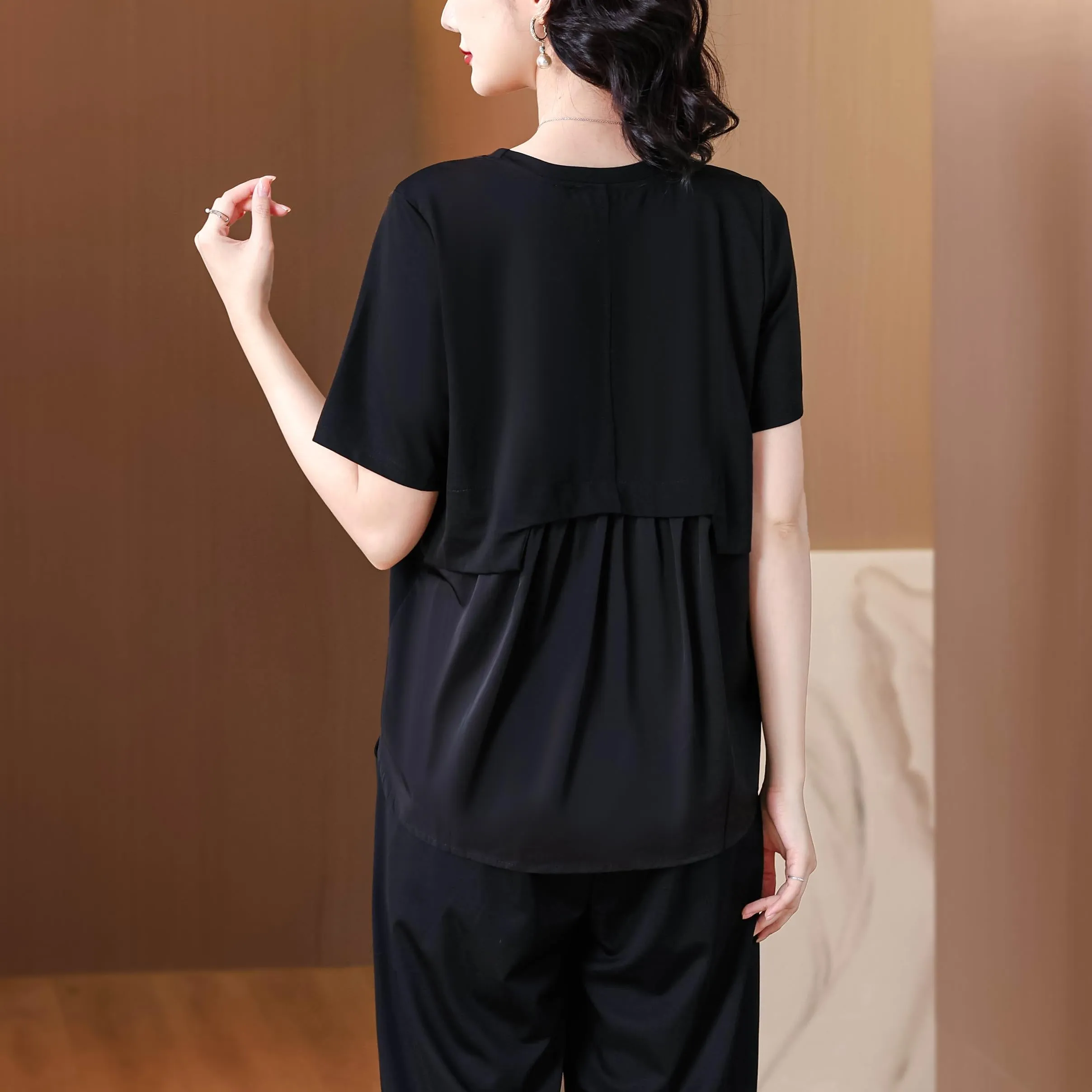 Women's Relaxed-Fit T-Shirt Featuring Chic Round Neckline and Patchwork Design