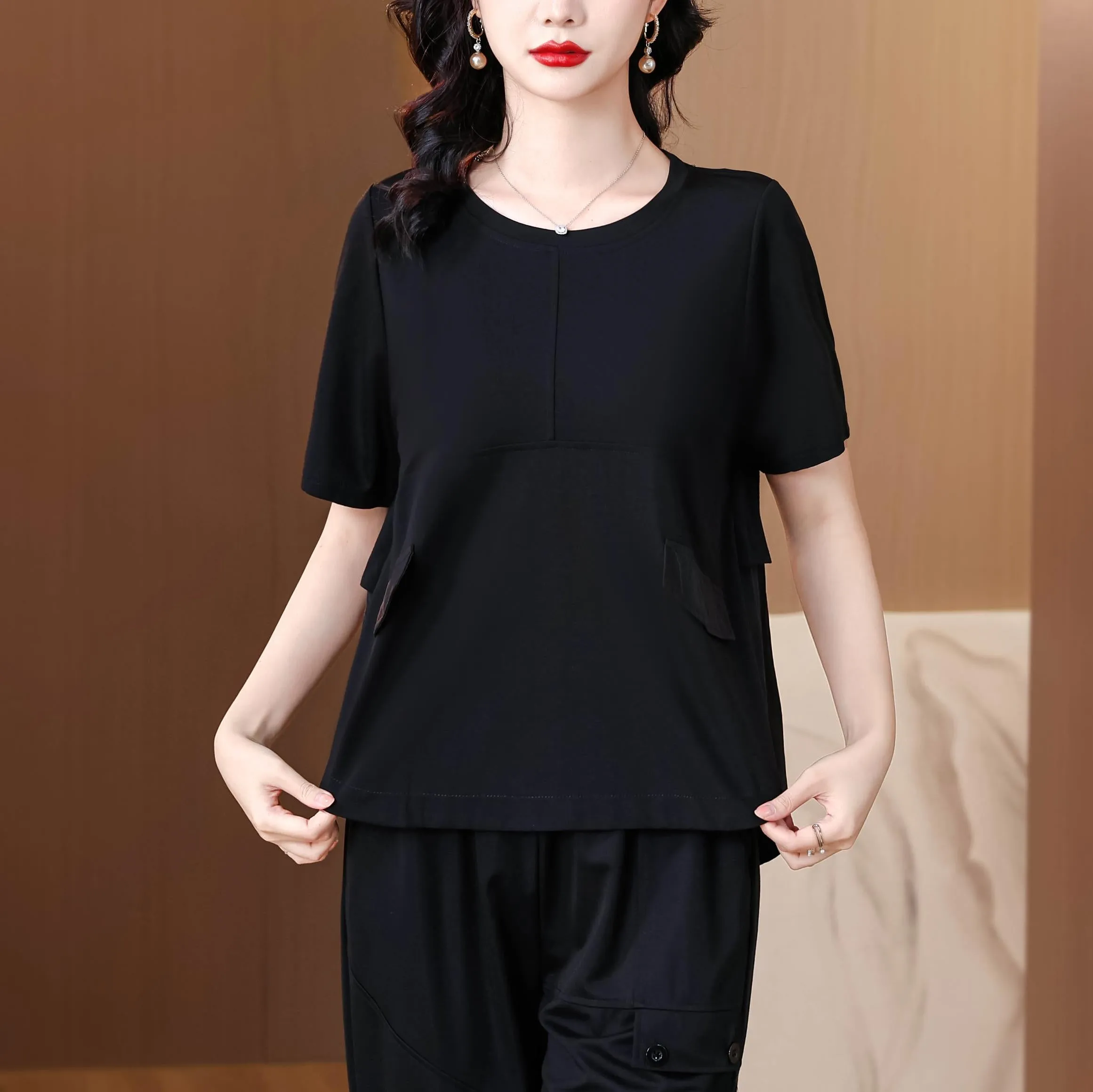 Women's Relaxed-Fit T-Shirt Featuring Chic Round Neckline and Patchwork Design