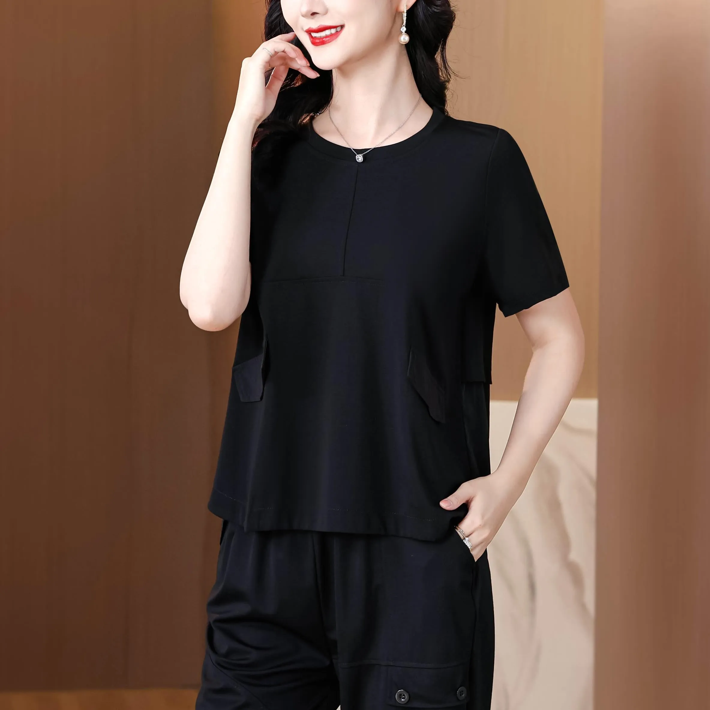 Women's Relaxed-Fit T-Shirt Featuring Chic Round Neckline and Patchwork Design