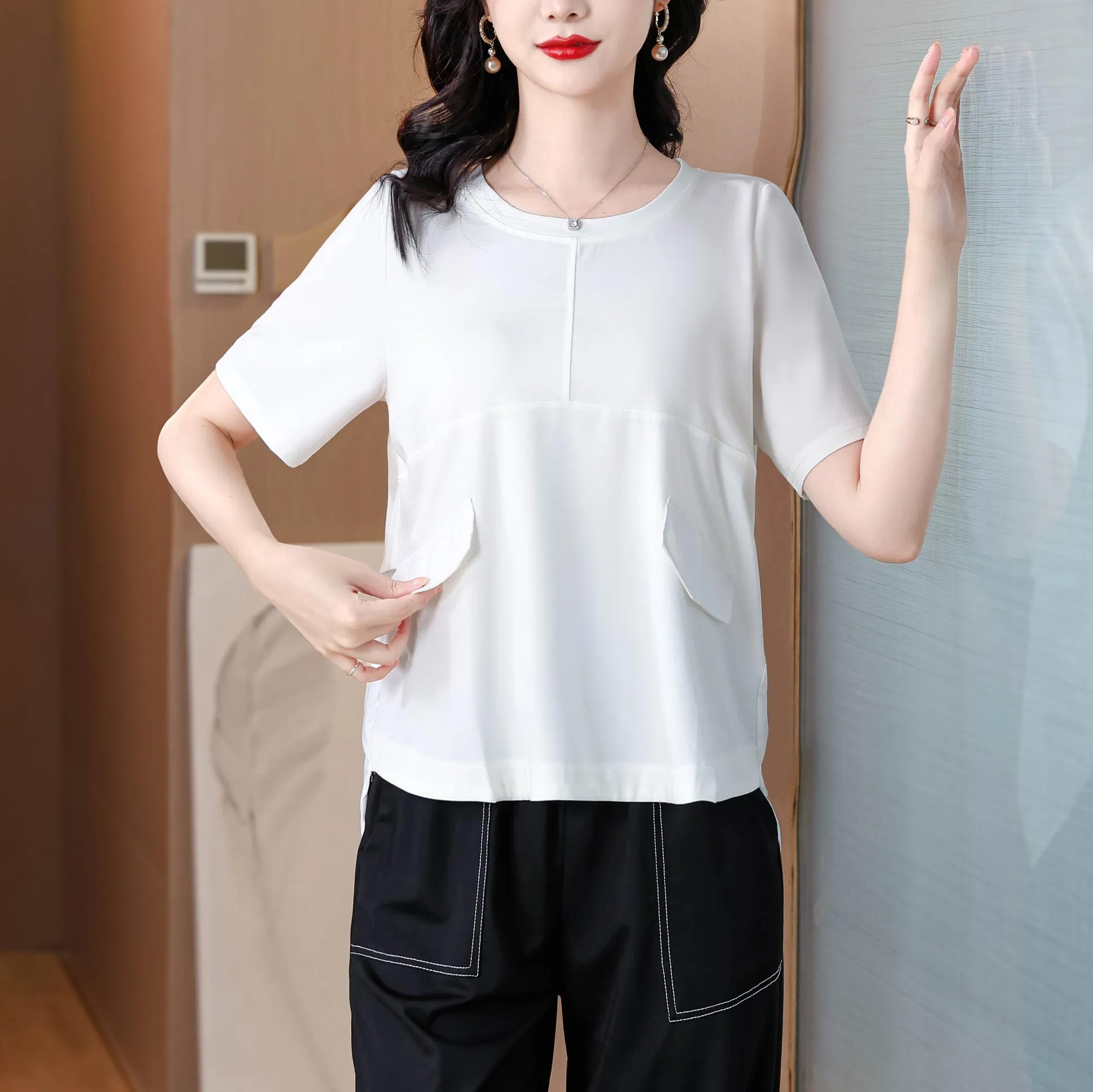 Women's Relaxed-Fit T-Shirt Featuring Chic Round Neckline and Patchwork Design